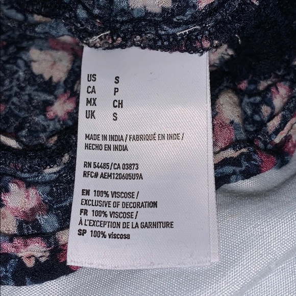 American Eagle floral off the shoulder top - Picture 3 of 4